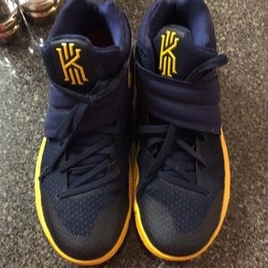 Auth Kyrie Irving 2 Navy Blue/Yellow